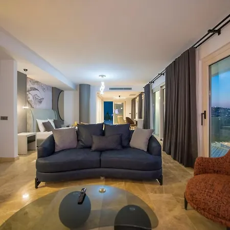 Front Superb Villas *