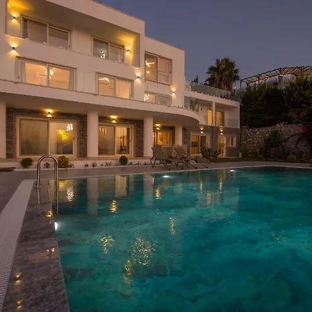 Front Superb Villas